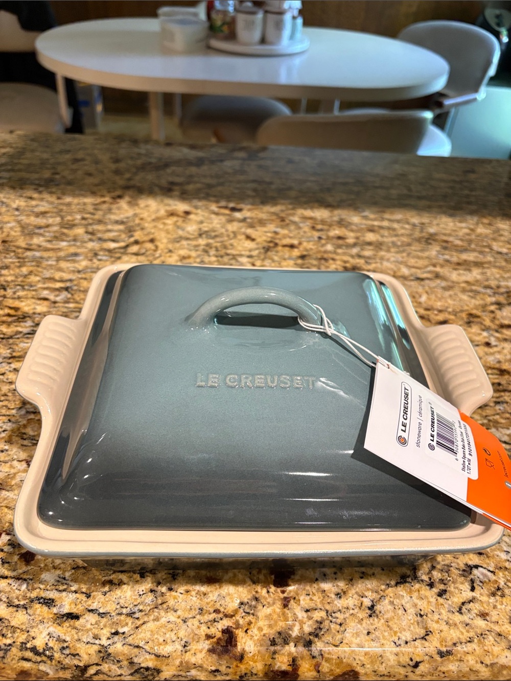 Le Creuset 23cm Square Shallow Dish with Lid, Ocean - Picture 9 of 15